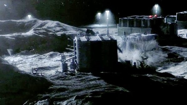 The Ark / Stranded (2013): Die Mondbasis